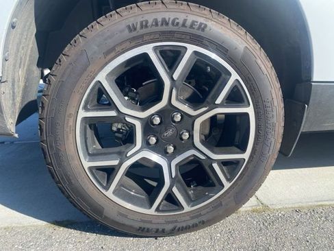 Used 2025 Ford Maverick Lariat image 9