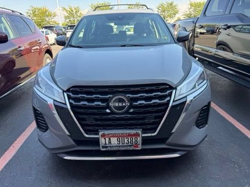 Used 2023 Nissan Kicks SV w/ Exterior Package FWD image 2