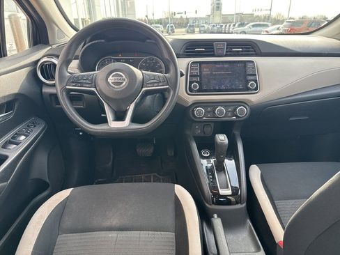 Used 2022 Nissan Versa SV image 7