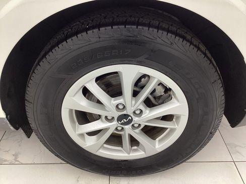 Used 2023 Kia Carnival LX image 47