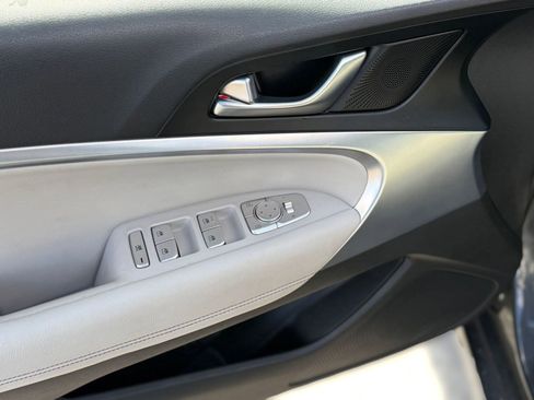 Used 2019 Genesis G70 2.0T Advanced image 20