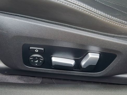 Used 2023 BMW M4 xDrive Competition w/ Executive Package image 11