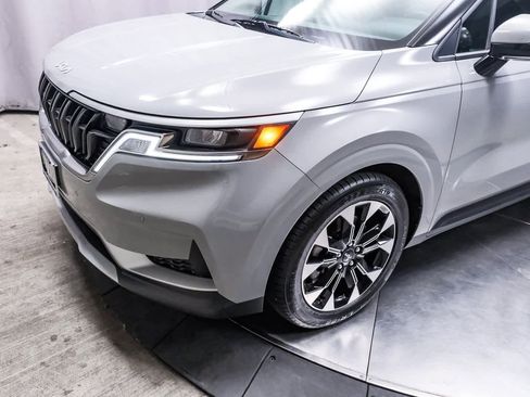 Used 2024 Kia Carnival EX image 13