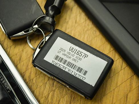 Certified 2025 Volvo XC90 B6 Plus image 34