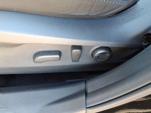 Used 2025 Subaru Outback Premium image 15