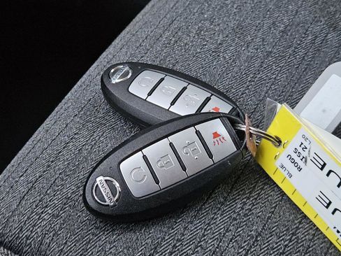 Used 2021 Nissan Rogue SV image 32