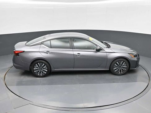 Used 2024 Nissan Altima 2.5 SV image 27