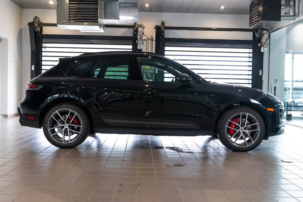 Certified 2024 Porsche Macan S AWD/4WD image 10