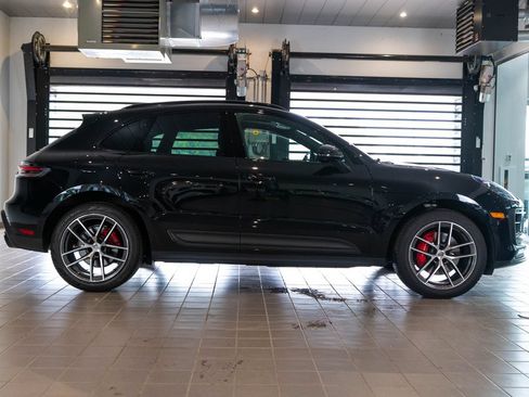 Certified 2024 Porsche Macan S AWD/4WD image 10