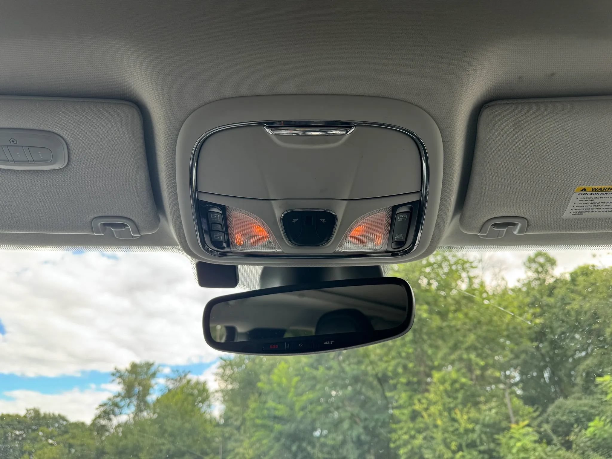 Used 2019 Jeep Cherokee Overland w/ Technology Group AWD/4WD image 21