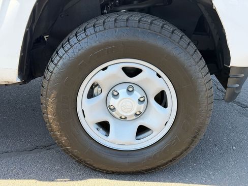 Used 2022 Toyota Tacoma SR w/ SR Convenience Package RWD image 10