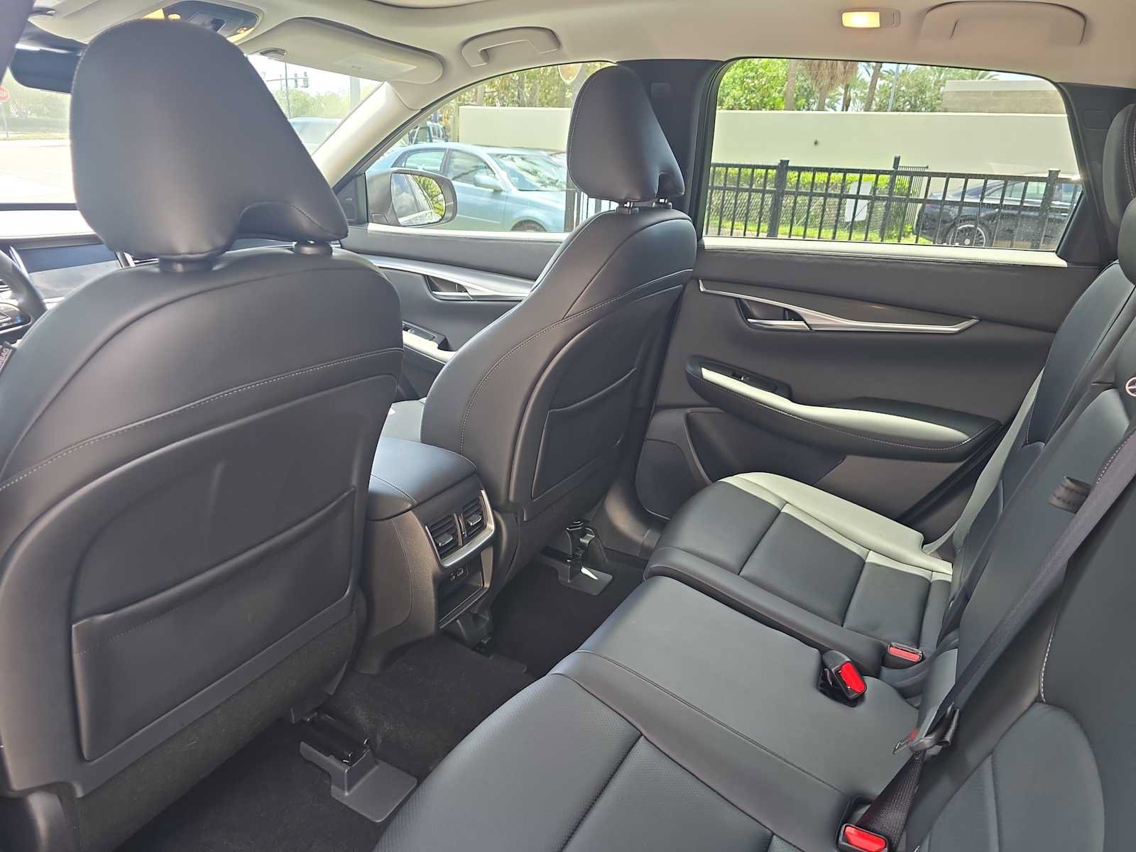 Certified 2025 INFINITI QX50 Luxe AWD/4WD image 11