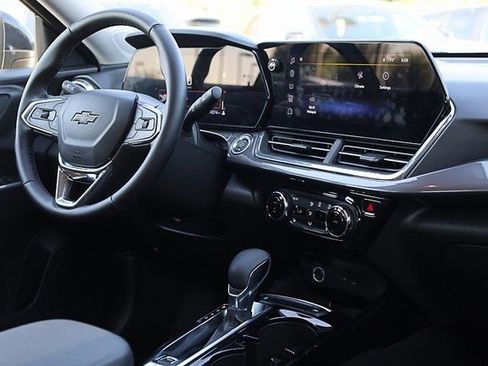 Used 2025 Chevrolet Trax ACTIV image 4