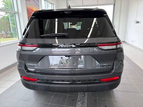 Used 2024 Jeep Grand Cherokee Limited w/ Luxury Tech Group II AWD/4WD image 5