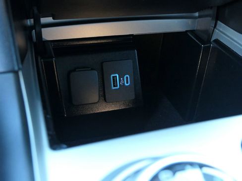 Used 2022 Ford Explorer XLT image 22