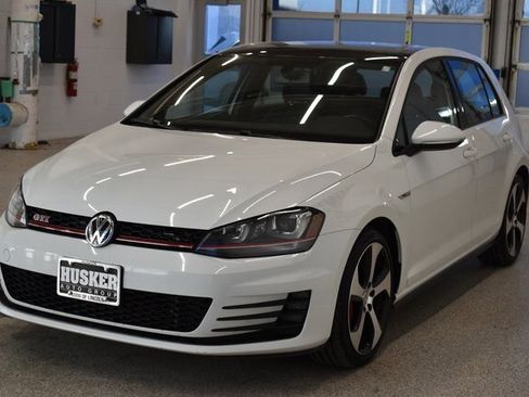 Used 2015 Volkswagen Golf 4-Door image 9