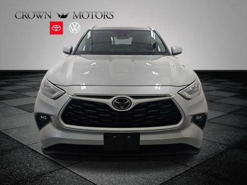 Used 2020 Toyota Highlander XLE AWD/4WD image 2
