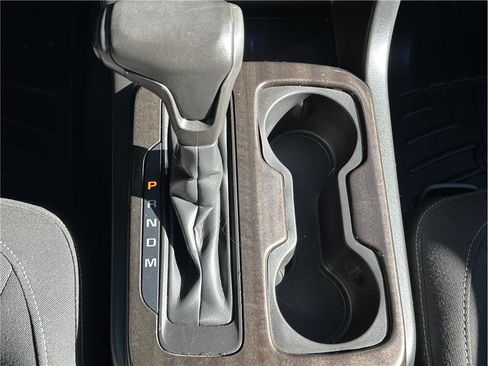 Used 2015 GMC Canyon SLE image 24