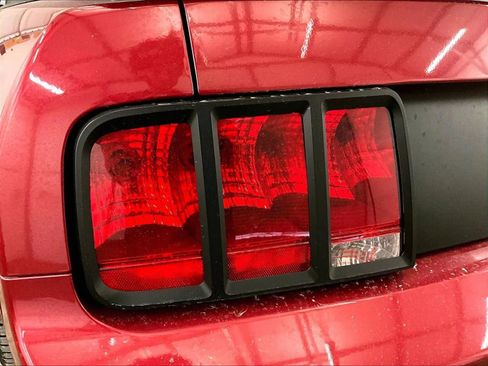 Used 2005 Ford Mustang GT Premium RWD image 28
