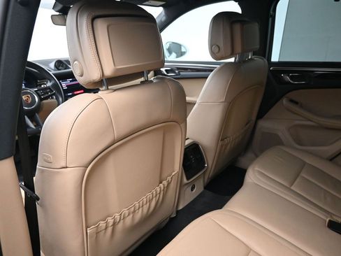 Certified 2024 Porsche Macan image 9