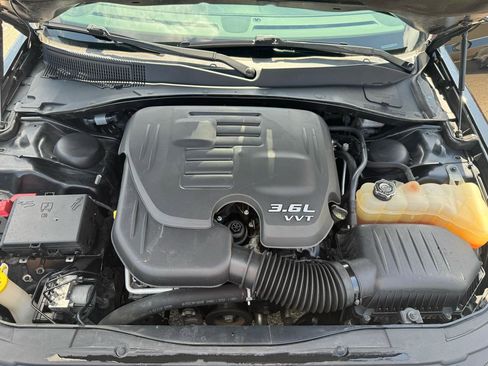 Used 2017 Chrysler 300 C w/ Safetytec Plus Group image 34