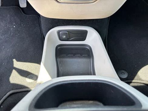 Used 2023 Chrysler Pacifica Touring-L FWD image 18