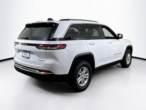 Used 2023 Jeep Grand Cherokee Laredo image 5