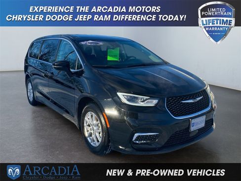 Used 2024 Chrysler Pacifica Touring-L image 7