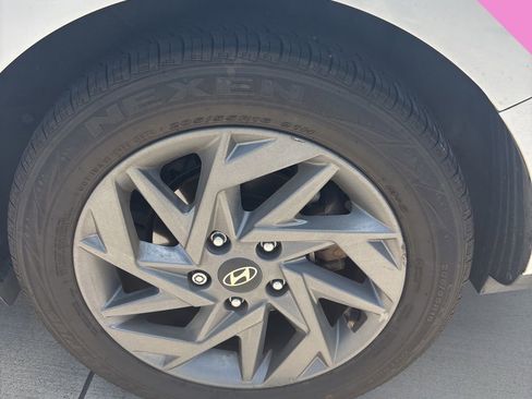 Certified 2024 Hyundai Elantra SEL FWD image 16