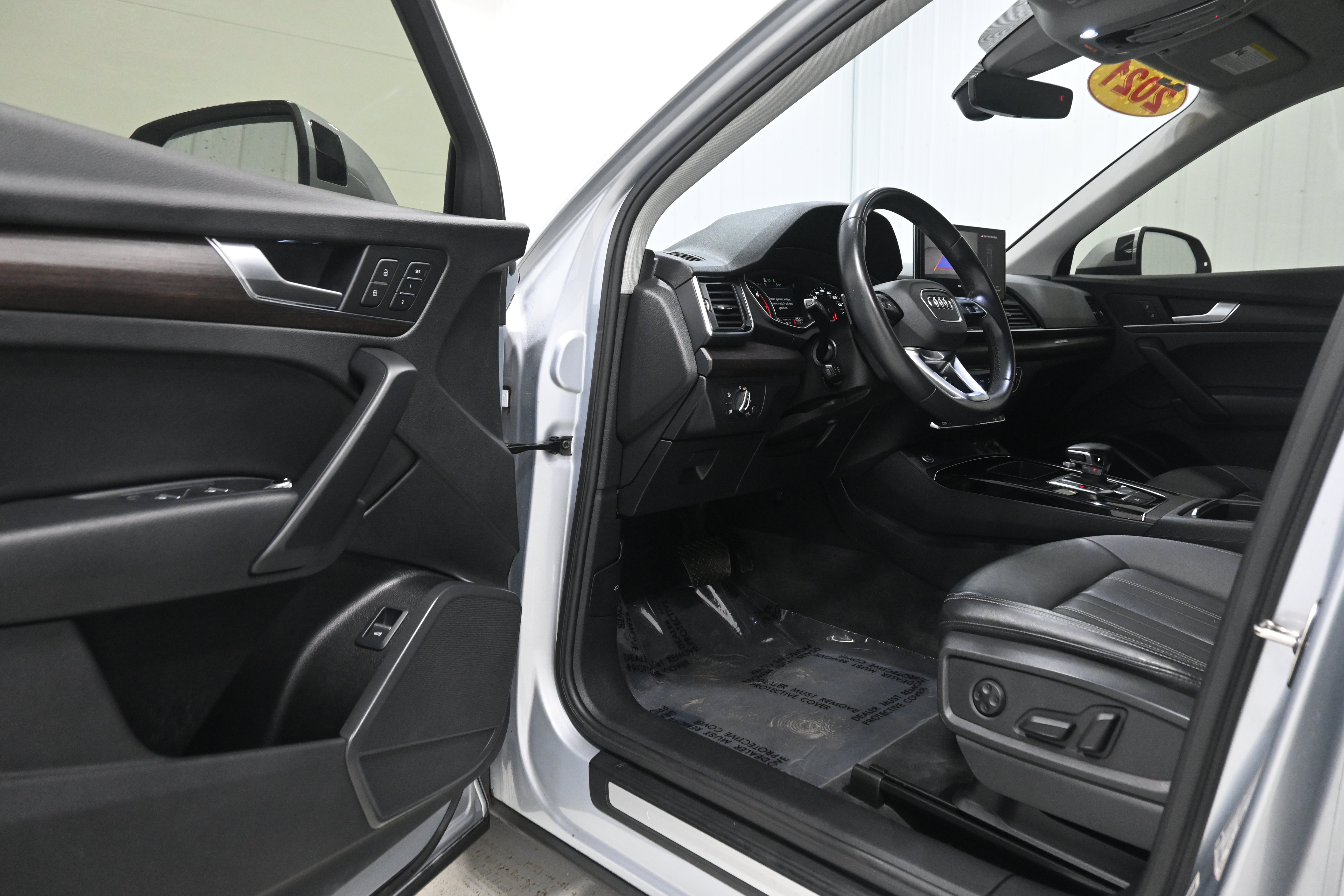Used 2021 Audi Q5 2.0T Premium w/ Convenience Package AWD/4WD image 3