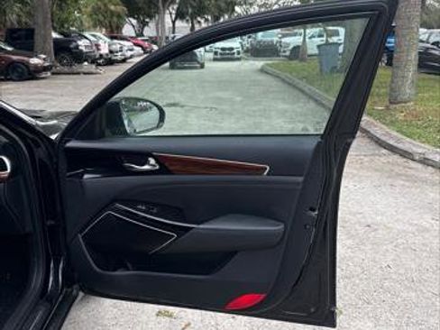 Used 2019 Kia Cadenza Premium image 19