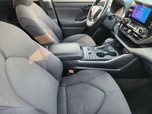 Used 2023 Toyota Highlander LE FWD image 13