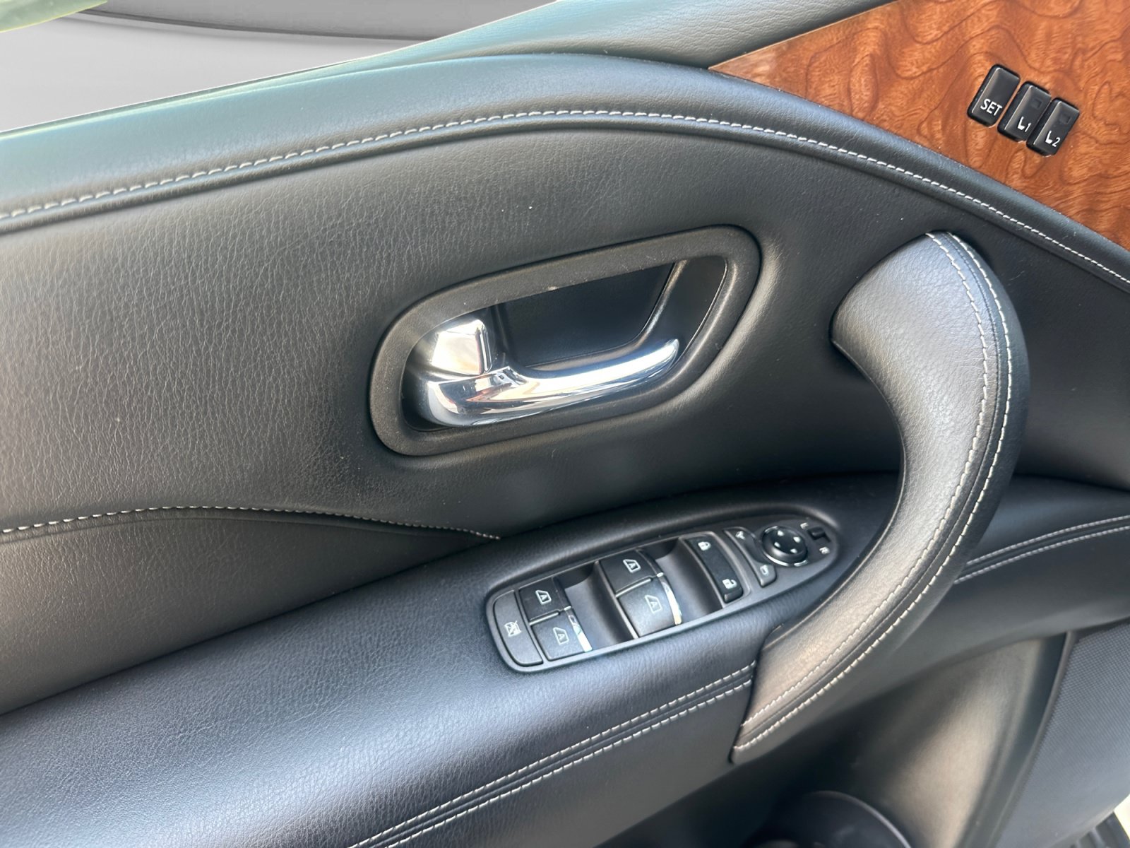 Used 2019 INFINITI QX80 Luxe w/ All-Season Package RWD image 11
