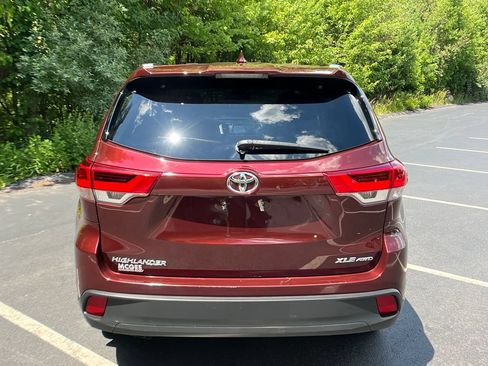 Used 2019 Toyota Highlander XLE AWD/4WD image 4
