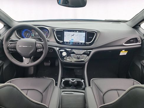 New 2027 Chrysler Pacifica Limited FWD image 10