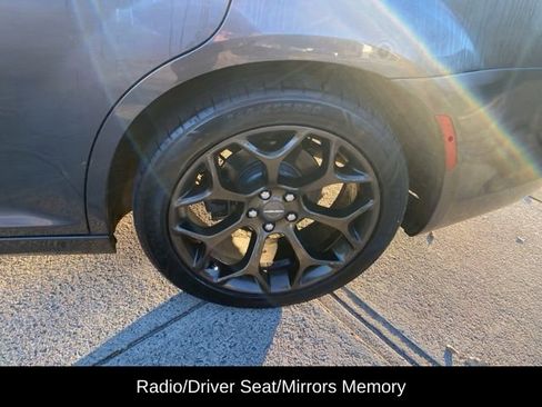 Used 2017 Chrysler 300 S w/ 300S Premium Group 2 w/2_L image 9