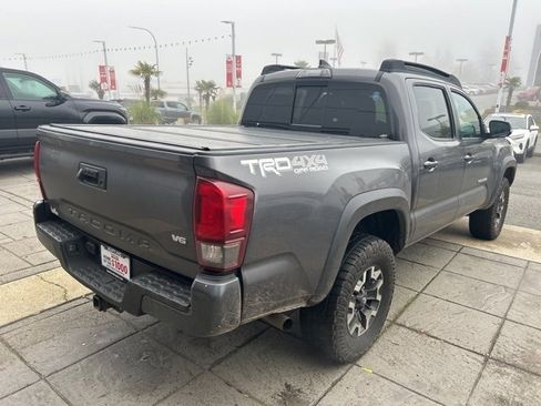 Used 2019 Toyota Tacoma TRD Off-Road image 2