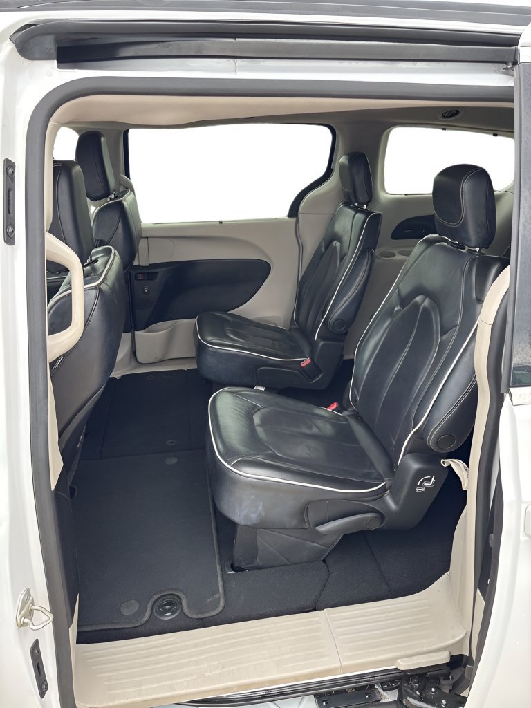 Used 2022 Chrysler Pacifica Limited FWD image 21