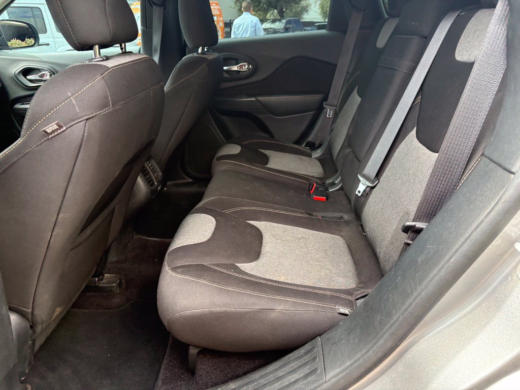 Used 2017 Jeep Cherokee Sport AWD/4WD image 9