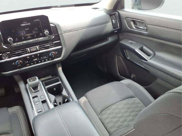 Certified 2024 Nissan Pathfinder SV FWD image 10