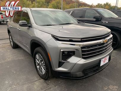 Used 2025 Chevrolet Traverse LT