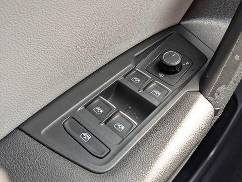 Used 2019 Volkswagen Tiguan SE w/ Panoramic Sunroof Package FWD image 12