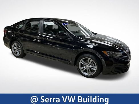 Certified 2023 Volkswagen Jetta SE w/ Panoramic Sunroof Package image 7