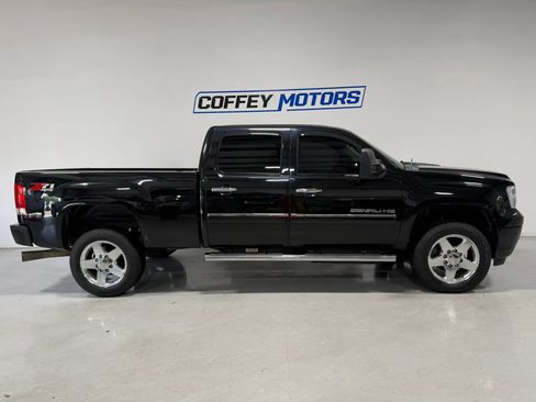 Used 2013 GMC Sierra 2500 Denali w/ Suspension Package, Off-Road AWD/4WD image 7