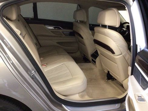 Used 2018 BMW 740i RWD image 15