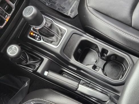 Used 2019 Jeep Wrangler Unlimited Sahara AWD/4WD image 20