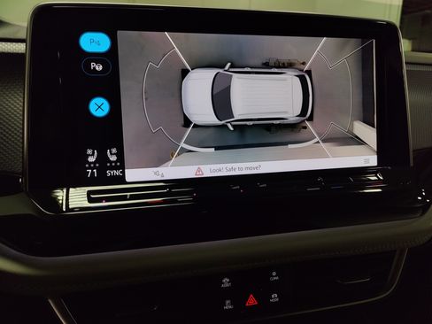 Certified 2025 Volkswagen Atlas Cross Sport SEL Premium R-Line image 25