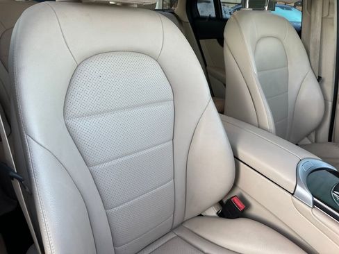 Used 2022 Mercedes-Benz GLC 300 image 35