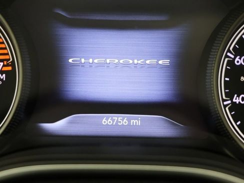 Used 2020 Jeep Cherokee Limited image 18