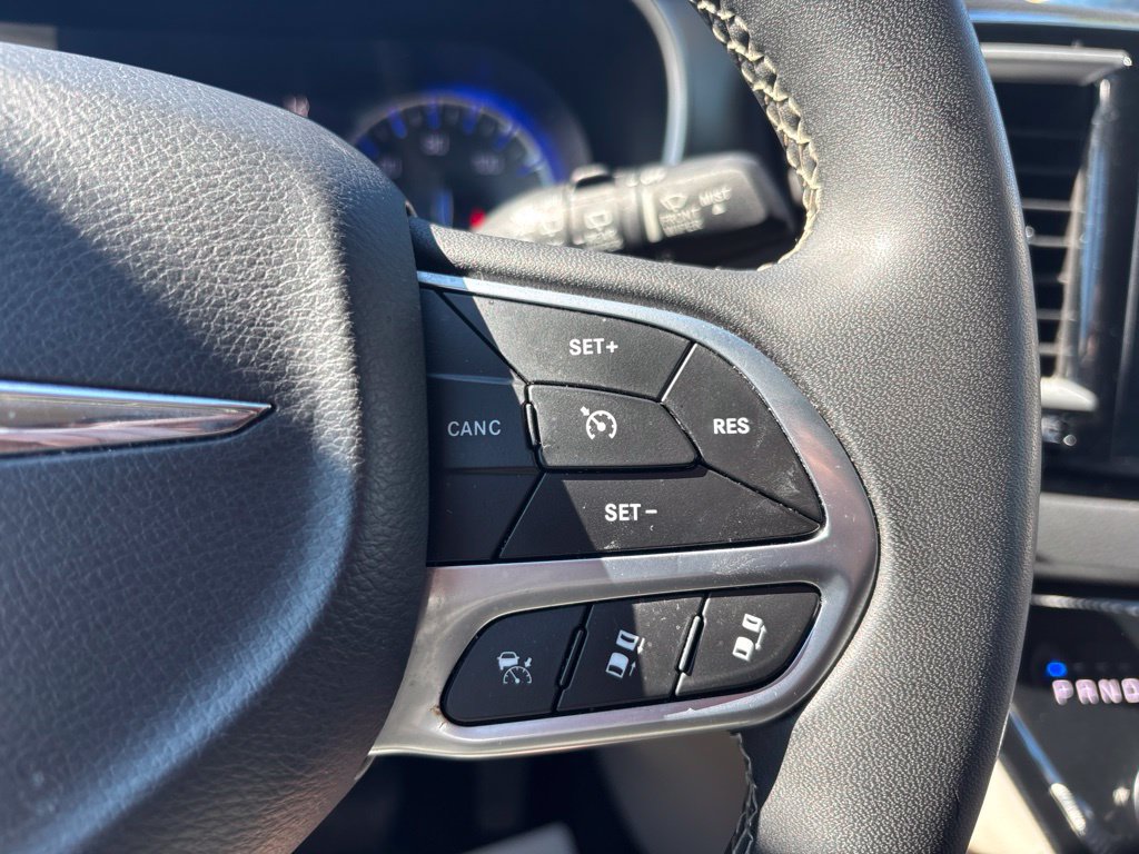 Used 2024 Chrysler Pacifica Touring-L FWD image 24
